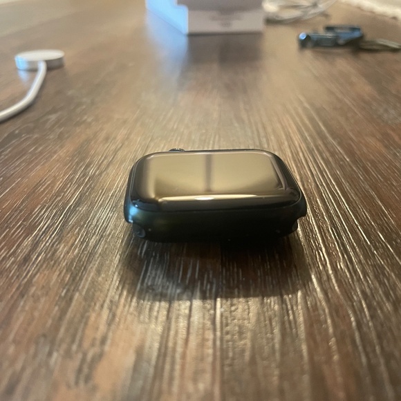 Apple Watch Series 7 GPS, 41mm Green Aluminum Case w/Eucalyptus Solo Loop (sz:4) - Picture 4 of 14